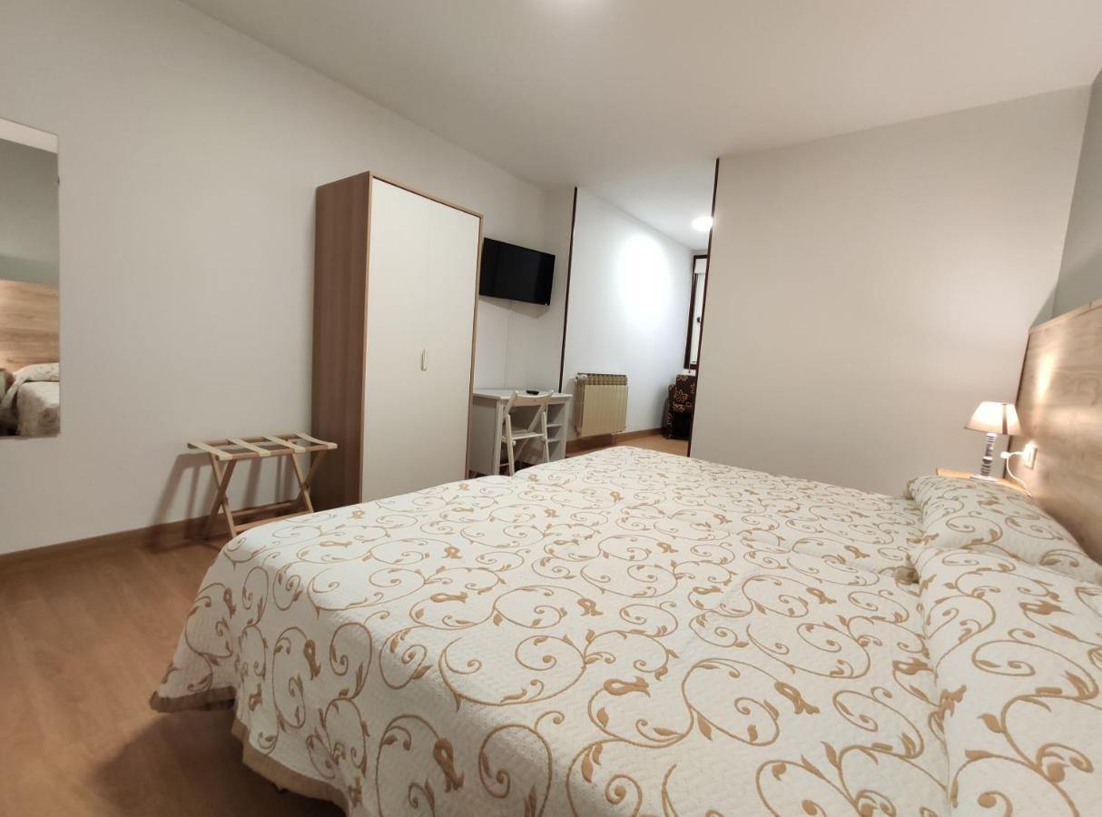 Hostal-Restaurante Paris 福尔卡雷 外观 照片